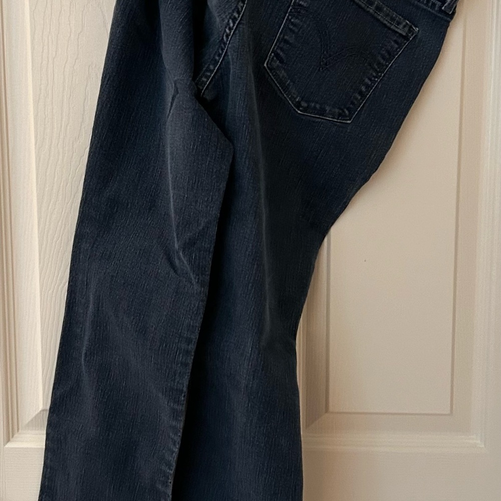 Women’s Levi’s Straight Leg Dark Wash Jeans